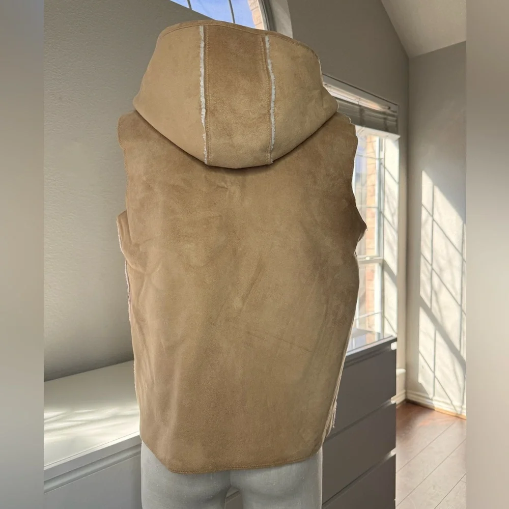 Ralph Lauren tan faux suede hooded sweater vest with pockets - Picture 6 of 6